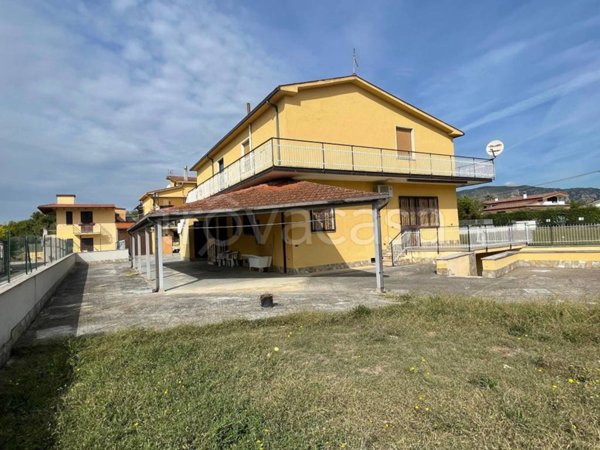 casa indipendente in vendita a Roccasecca in zona Stazione