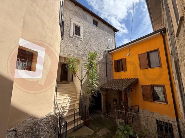 casa indipendente in vendita a Roccasecca in zona Castello