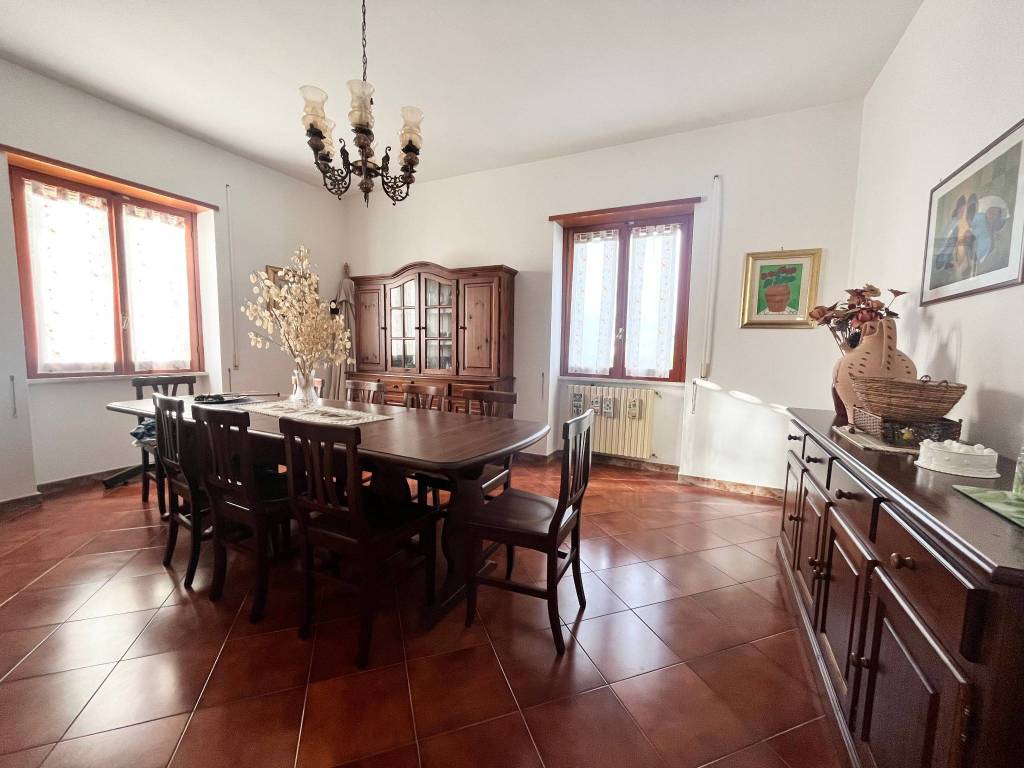 casa indipendente in vendita a Roccasecca in zona Stazione