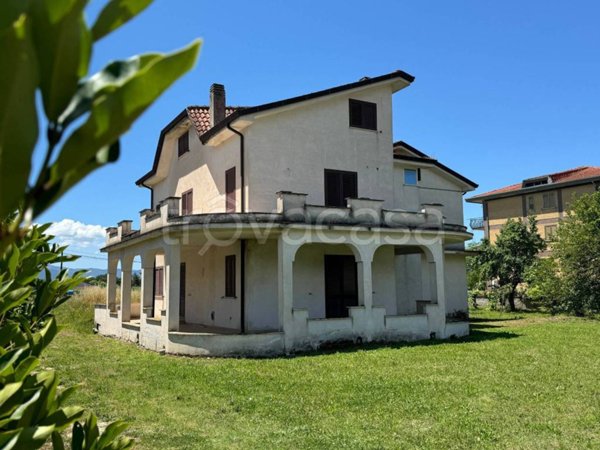 casa indipendente in vendita a Roccasecca in zona Stazione