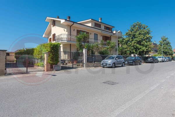 casa indipendente in vendita a Roccasecca in zona Stazione