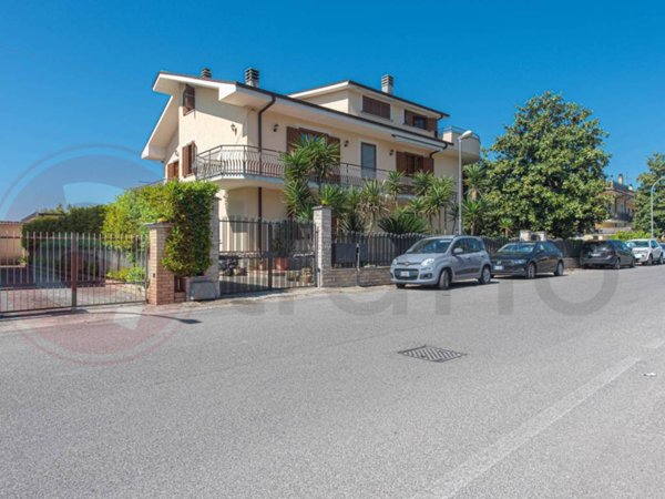 casa indipendente in vendita a Roccasecca in zona Stazione