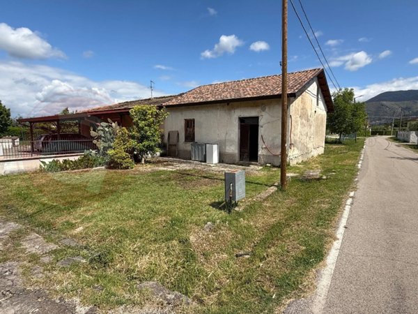 casa semindipendente in vendita a Roccasecca in zona Stazione