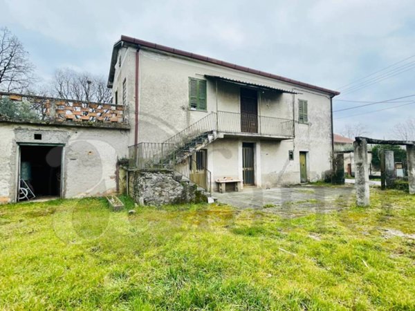 casale in vendita a Roccasecca in zona Stazione