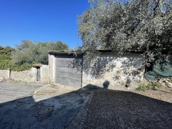 locale di sgombero in vendita a Roccasecca in zona Castello