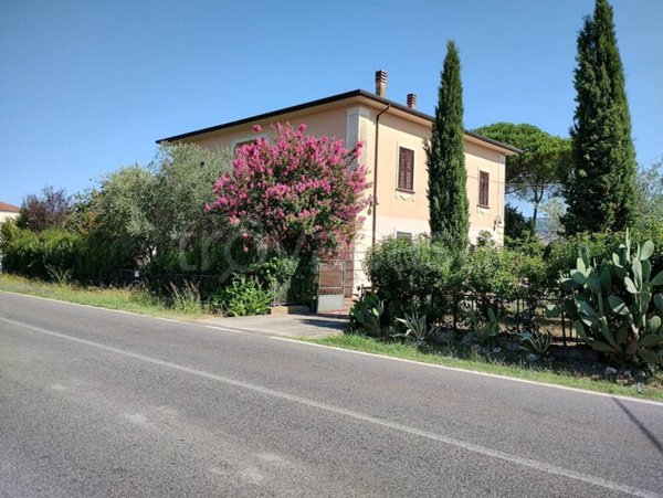 casa indipendente in vendita a Roccasecca in zona Stazione