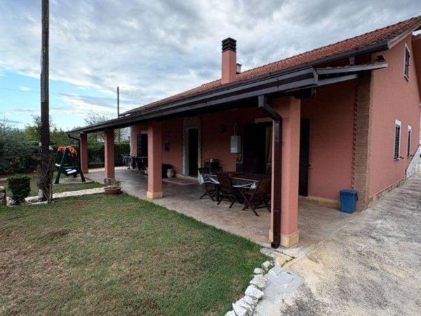 casa indipendente in vendita a Roccasecca in zona Stazione