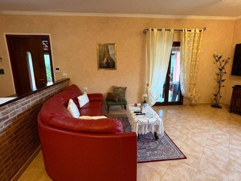 casa indipendente in vendita a Roccasecca in zona Stazione