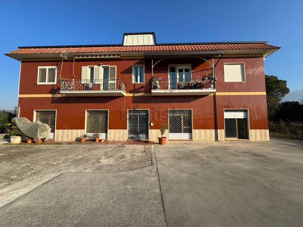 locale commerciale in vendita a Roccasecca in zona Stazione