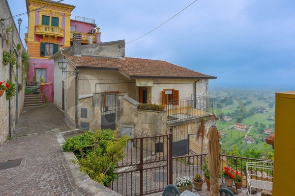 casa semindipendente in vendita a Roccasecca in zona Stazione