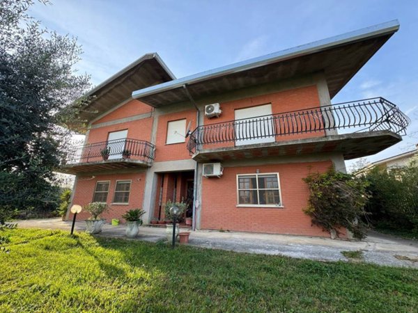 casa indipendente in vendita a Roccasecca in zona Stazione