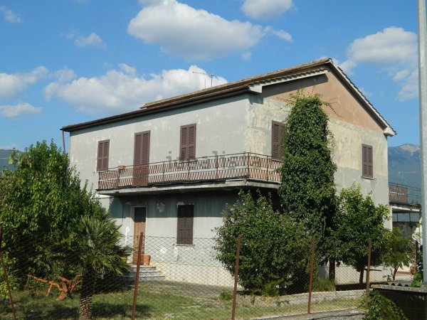 casa indipendente in vendita a Roccasecca in zona Stazione