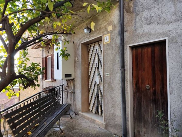 casa indipendente in vendita a Roccasecca in zona Caprile