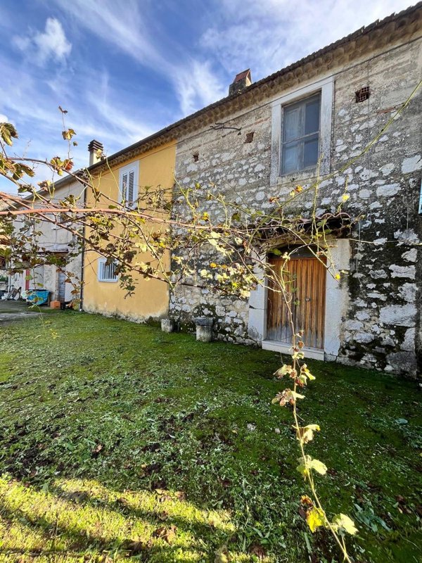 appartamento in vendita a Roccasecca in zona Castello