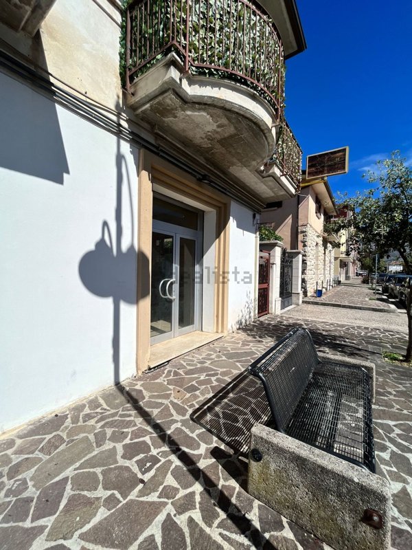locale commerciale in vendita a Roccasecca in zona Stazione