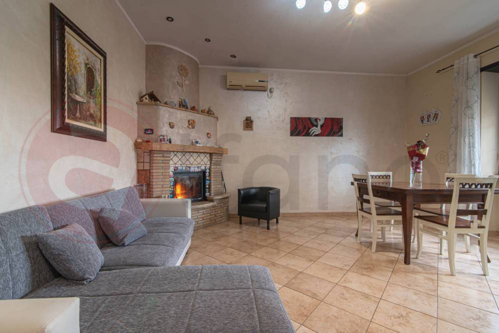 casa indipendente in vendita a Roccasecca in zona Stazione