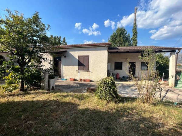 casa indipendente in vendita a Roccasecca in zona Stazione