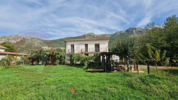 casa indipendente in vendita a Roccasecca in zona Caprile