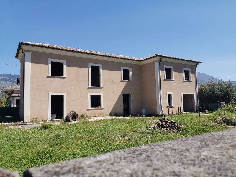 casa indipendente in vendita a Roccasecca in zona Stazione