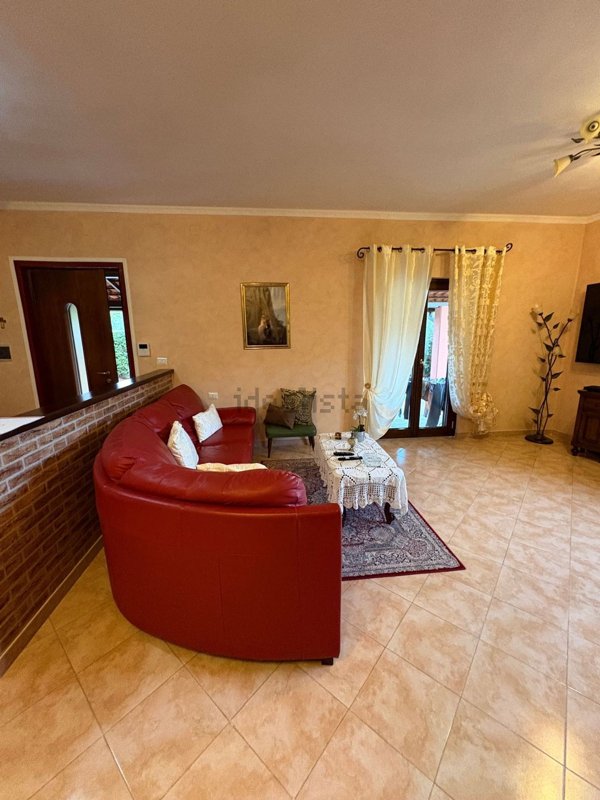 casa indipendente in vendita a Roccasecca in zona Stazione