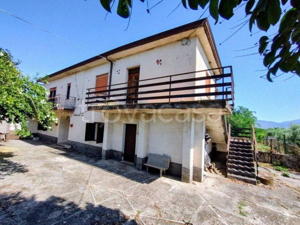 casa indipendente in vendita a Roccasecca in zona Stazione