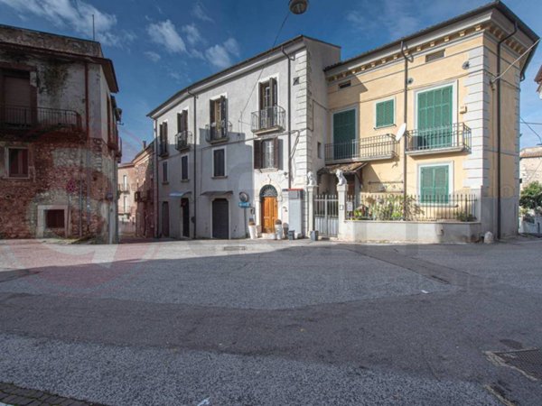 casa indipendente in vendita a Roccasecca in zona Stazione