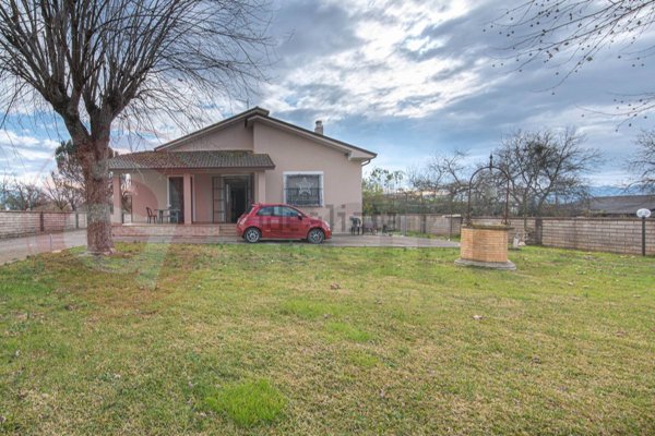 casa indipendente in vendita a Roccasecca in zona Stazione