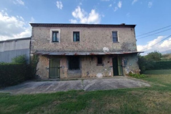 casa indipendente in vendita a Roccasecca in zona Stazione
