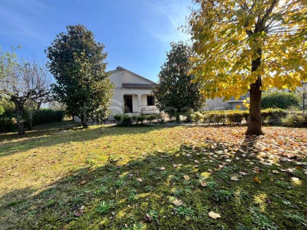 casa indipendente in vendita a Roccasecca in zona Stazione