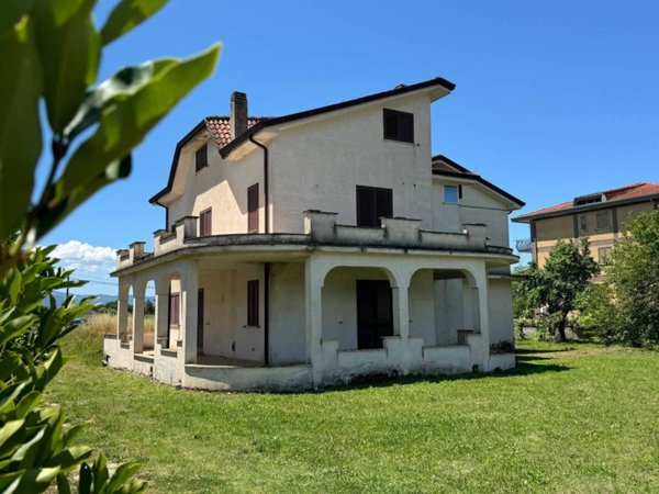 casa indipendente in vendita a Roccasecca in zona Stazione