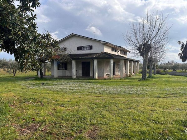 casa indipendente in vendita a Roccasecca in zona Stazione