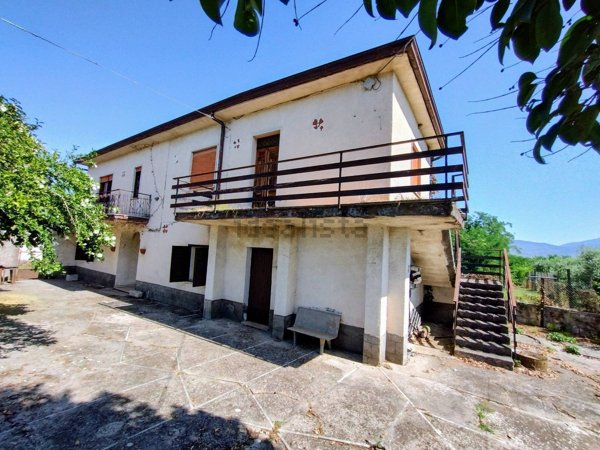 casa indipendente in vendita a Roccasecca in zona Stazione
