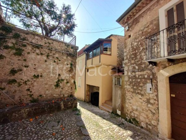 casa indipendente in vendita a Roccasecca in zona Caprile