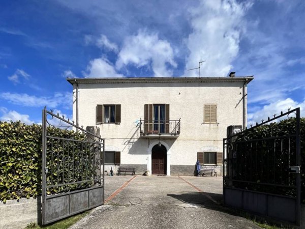 casa indipendente in vendita a Roccasecca in zona Stazione