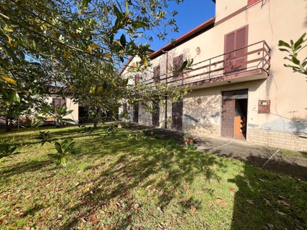 casa indipendente in vendita a Roccasecca in zona Stazione