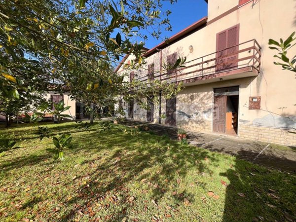 casa indipendente in vendita a Roccasecca in zona Stazione
