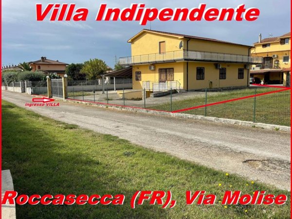 casa indipendente in vendita a Roccasecca in zona Stazione