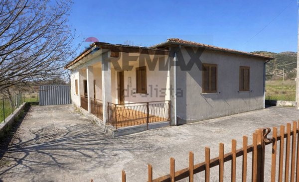 casa indipendente in vendita a Roccasecca in zona Stazione
