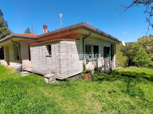 casa indipendente in vendita a Roccasecca in zona Stazione