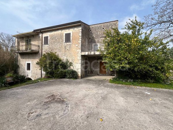 casa indipendente in vendita a Roccasecca in zona Stazione
