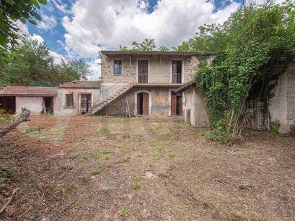 casa indipendente in vendita a Roccasecca in zona Stazione