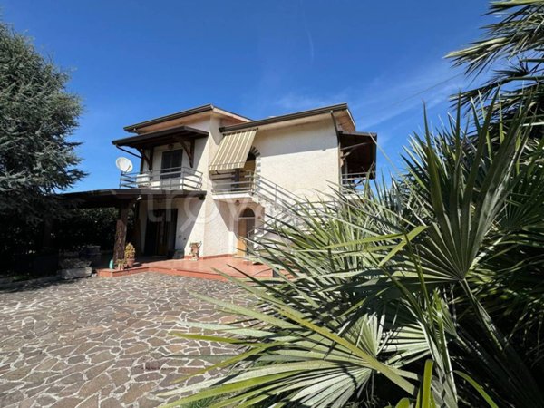 casa indipendente in vendita a Roccasecca in zona Stazione