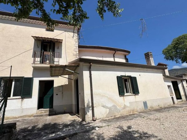 casa indipendente in vendita a Roccasecca in zona Stazione