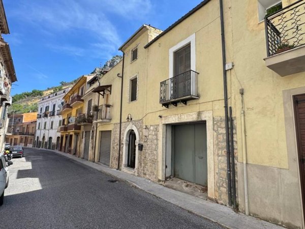 casa indipendente in vendita a Roccasecca in zona Castello