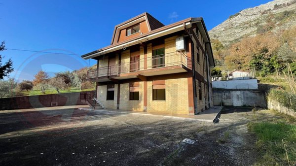 casa indipendente in vendita a Roccasecca in zona Castello
