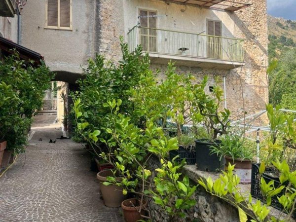 casa indipendente in vendita a Roccasecca in zona Castello
