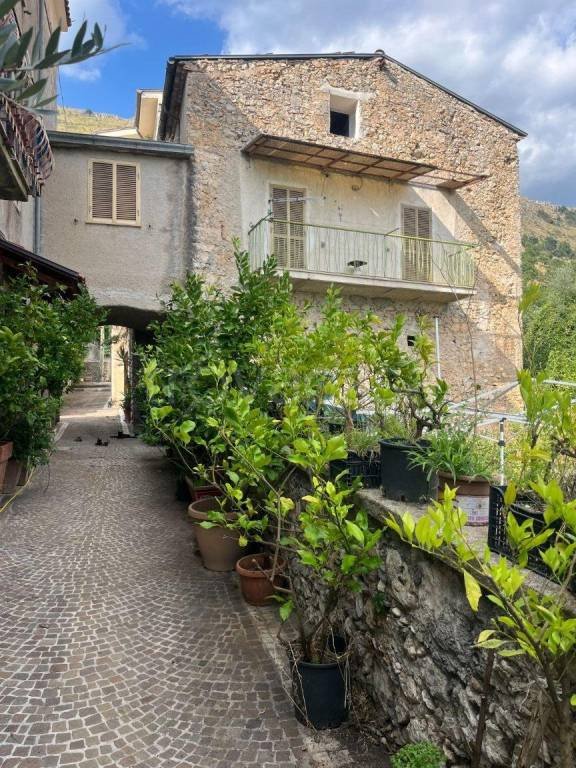 casa indipendente in vendita a Roccasecca in zona Castello