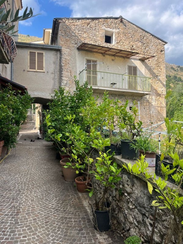 appartamento in vendita a Roccasecca in zona Castello