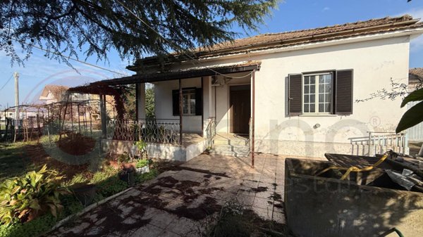 casa indipendente in vendita a Roccasecca in zona Stazione