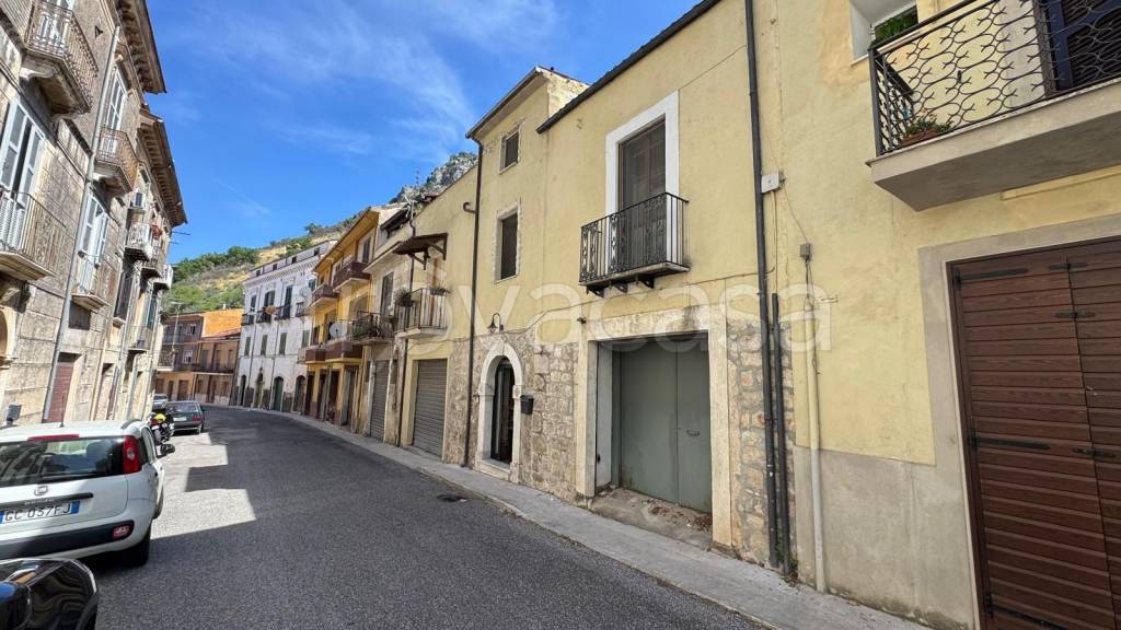 casa indipendente in vendita a Roccasecca in zona Castello